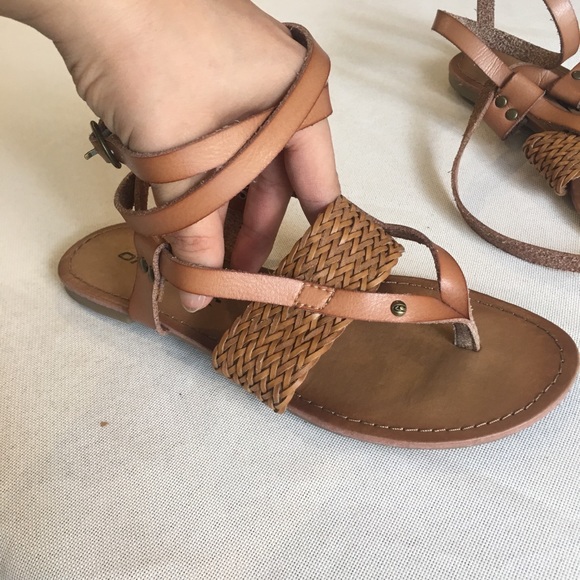 sandals that wrap around your ankle